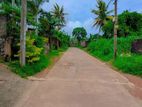 කඩවතින් වටිනා නේවාසික ඉඩමක් /KM 12628