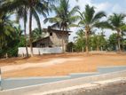 කඩවතට හා දෙල්ගොඩ නගර දෙකටම මැදිව වෙල්‍ යායකට මායිම්ව බිම්කොටස් විකිණීමට