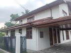 Kelaniya : 5BR Luxury House for Rent in facing main road.