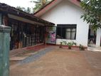 කෙසෙල්හේනාව- නිස්කලංක පරිසරයක පිහිටා ඇති ව්‍යාපාරයක් සහිත නිවසකි