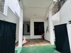 Kiribathgoda: 3-Story 4-BR House on 4 Perches – 5 Mins to Town Center