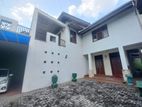 Kiribathgoda Valuable Two-Storey House for Sale (Ref: H2219)