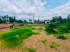 කිරිඳිවැල හංවැල්ල ප්රධාන පාරට ඇවිද යන දුරින් ඉඩමක් HL 15196