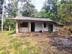 Kirindiwela Land with House for Sale
