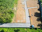 කලුඅග්ගල Leisure world මායිමෙන් ඉතා වටිනා බිම් කොටස් විකිණීමට
