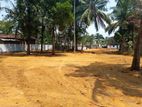කොළඹ නුවර පාරට 700m දුරින් යක්කලින් බිම් කොටසක්