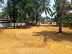 කොළඹ නුවර පාරට 700m නුදුරින් යක්කලින් අගනා බිම් කොටසක්