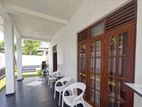 කොළඹ නුවර ප්‍රධාන මාර්ගයට ආසන්නව වටිනා නිවසක්