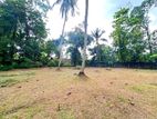 කොලඹ නුවර පාරට ලගින් පර්චස් 48 ක තැනිතලා ඉඩමක් Yakkala