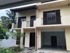 Kottawa Siddamulla 4BR 3Bath 3Story House For Rent.