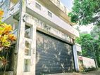 කොට්ටාව - අතුරුගිරිය පාරෙන් තෙමහල් නිවසක්