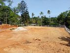 කරාපිටිය රෝහලට ළඟින් සංවර්ධනය කර විකුණන ඉඩම.