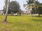 කුරුණෑගල හලාවත පාරට මුහුණලා ඉඩමක්