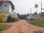 කුරුණෑගල හලාවත පාරට මුහුණලා පදිංචියට ඉඩමක්