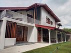 කුරුණෑගල නගරයට විනාඩි 5 ක දුරින් ඉදිකර ඇති දෙමහල් නිවස විකිණීමට