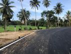 ලැබීම රෝහල ඉදිරිපිටින් බිම් කොටස්..