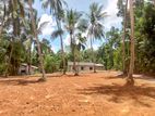 Land for Sale In Veyangoda ( ගුරු විද්‍යාල පාරින් )