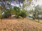 Land for sale very close to the Road. Kadawatha