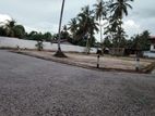 Land ගම්පහ නගර සීමාවෙන්ම, මිරිස්වත්ත හන්දියට සහ නගරයට ඉතා ආසන්න