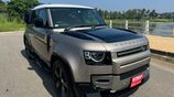 Land Rover Defender Pure petrol sunroof 2023