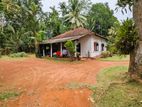 Land with House in Kadawatha