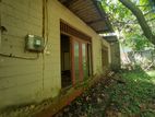 Land with Old House for Sale in Meerigama (C7-5245)