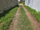 Large Residential Land (40P) in Ragama, Walk to Main Road!