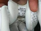 Lining Almighty v Shoes Badminton