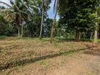 ලක්ෂ 21 කට වතුරුගමෙන් බිම් කොටසක්