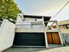 Luxurious 4-Bedroom House for Sale Thalawathugoda