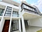 Luxurious Battaramulla Thalahena 5 Br House for Sale