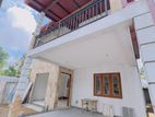 Luxurious Brand New House In Talawatugoda
