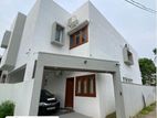 Luxurious House for Rent in Nugegoda HS3091