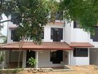 Luxurious House for sale in Athurugiriya