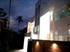 Luxurious House for Sale in Athurugiriya