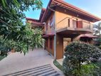 Luxurious House For Sale in Colombo 5