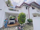 Luxurious House Sale Athurugiriya