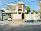 Luxurious Modern House for Sale in Piliyandala
