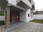 Luxurious modern House Sale In piliyandala rd