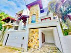 Luxurious Three-storey Quality House For Sale In Piliyandala