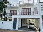 Luxurious Upstairs House For Sale In Kottawa Polgasovita