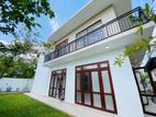 Luxury 2-Storey House for Sale in Athurugiriya