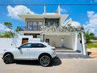 Luxury 2-Storey House for Sale in Athurugiriya