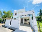 Luxury 2-Story House for Sale in Athurugiriya
