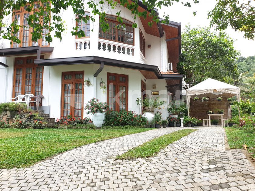 Luxury 3 Bed Holiday Villa Lake View in Kandy for Rent Weekly / Monthly ikman