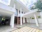 Luxury 3-Storey House for Sale – Akuregoda