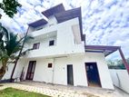 Luxury 3-Storey House for Sale – Akuregoda