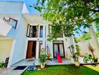 Luxury 3-Storey Residence Near Thalangama Tank Thalawathugoda