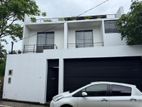 Luxury 4 Bedroom house for Rent at Battaramulla (EM016AC)