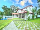 Luxury 4-Bedroom House for Rent – Kottawa
